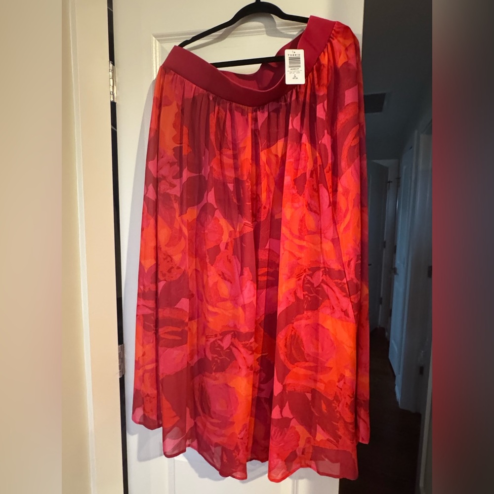 Floral A-Line Midi Skirt in Red and Pink